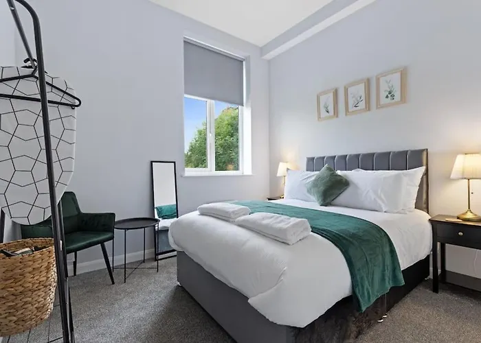 Modern Apartment Free Parking Double Bed Suite 5