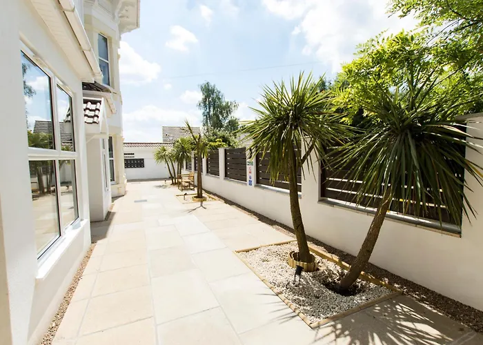 Modern Apartment Free Parking Double Bed Suite 5