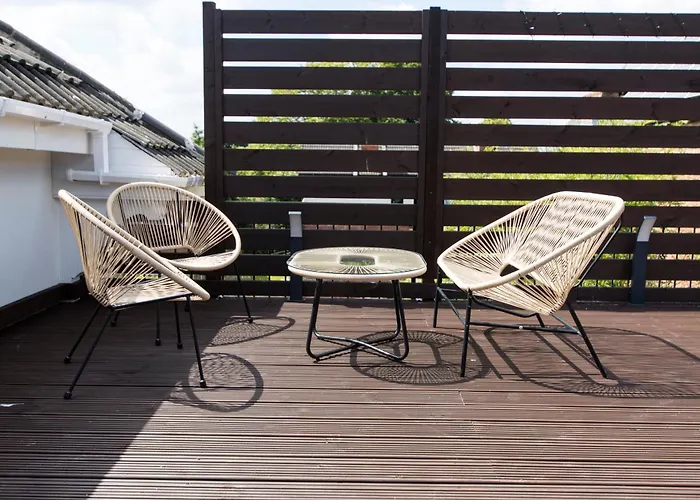 Modern Apartment Free Parking Double Bed Suite 5